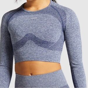 Fitted cropped,long sleeve athletic top w/open back, thumb holes & gymshark logo
